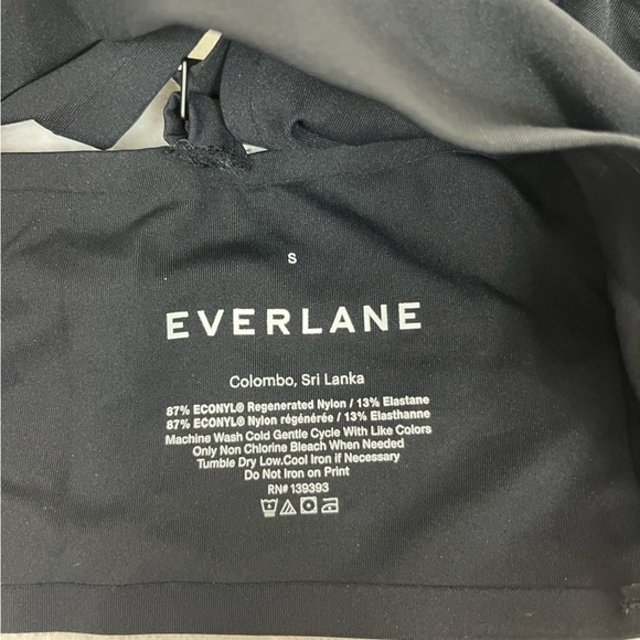 NWT Everlane The Invisible V Neckline Seamless Cup Adjustable Strap Bra Black - Picture 8 of 13